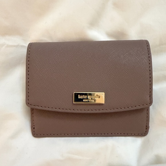 Kate Spade Chocolate Card Holder with Gold Ring - Picture 2 of 9